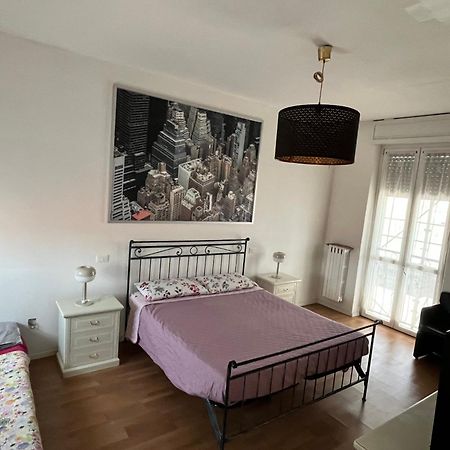 Room Saronno + B&B ภายนอก รูปภาพ