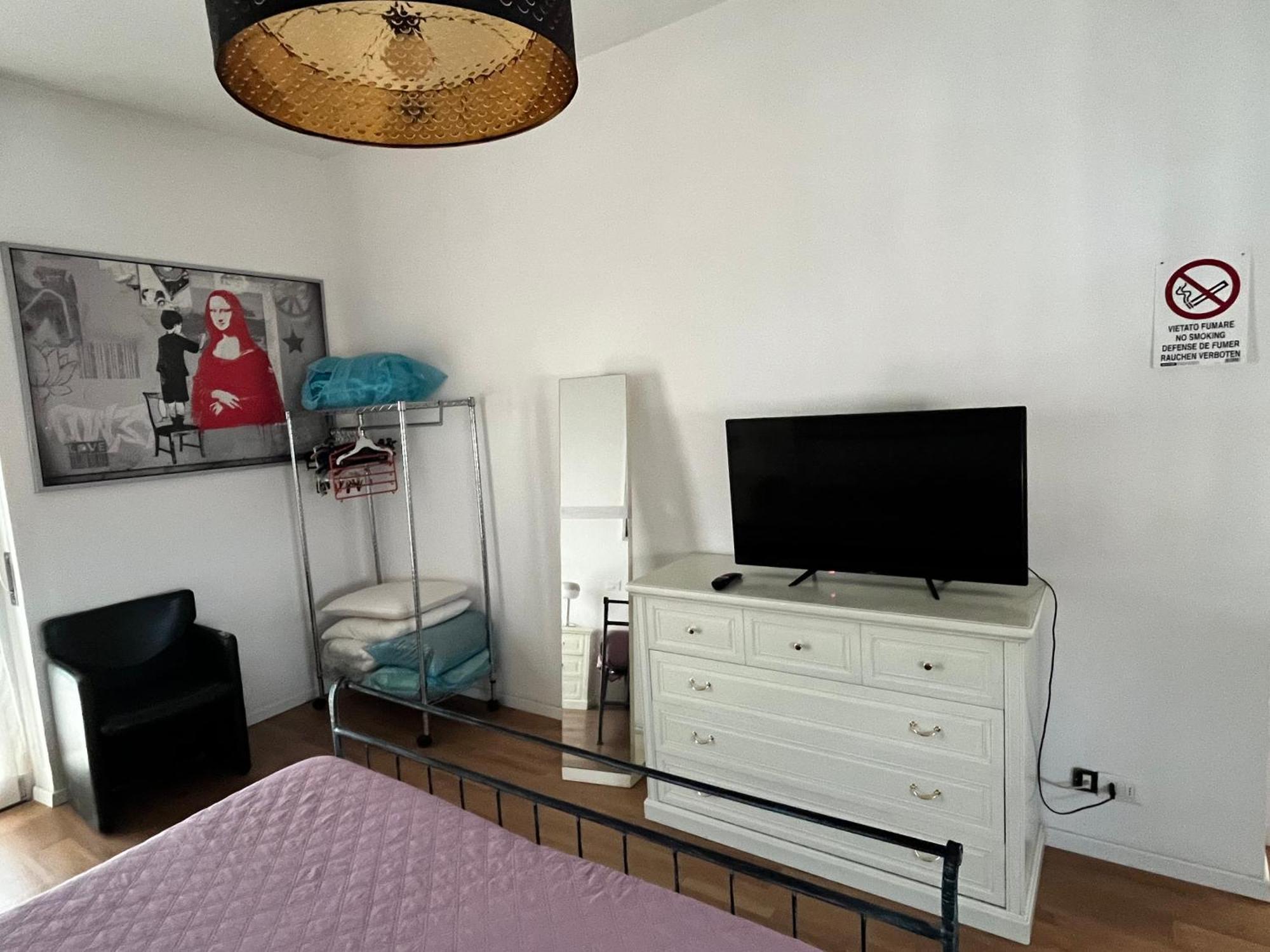 Room Saronno + B&B ภายนอก รูปภาพ